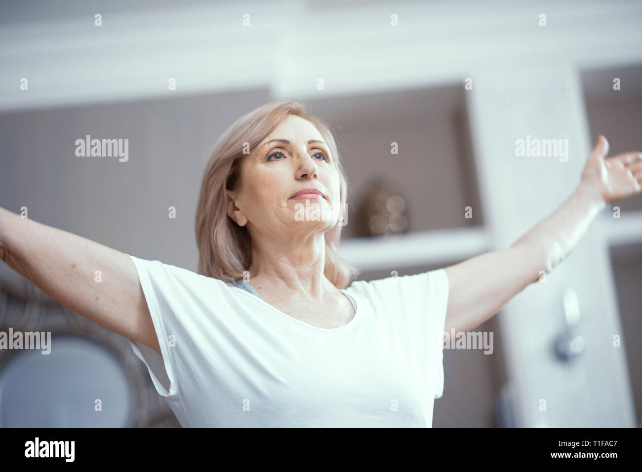Meditation woman home hi-res stock photography and images - Alamy