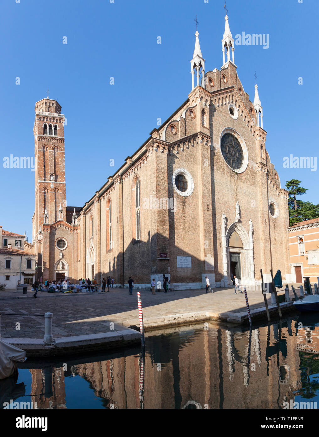Basilica di Santa Maria Gloriosa dei Frari, Campo dei Frari, San Polo, Venice, Veneto, Italy, reflectiion on canal Rio Dei Frari Stock Photo