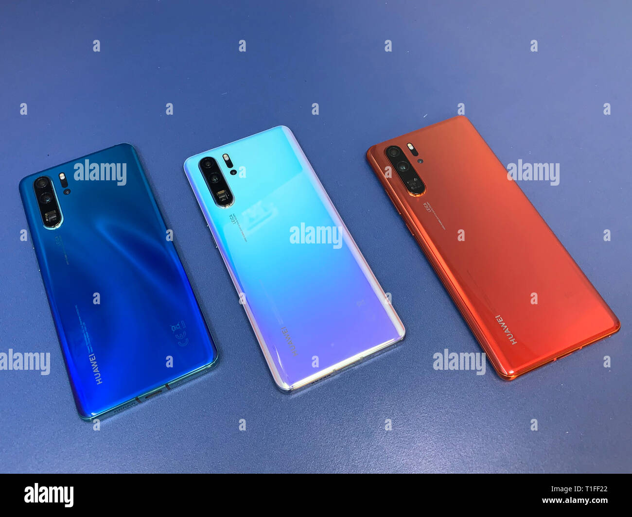 Huawei p30 hi-res stock photography and images - Alamy