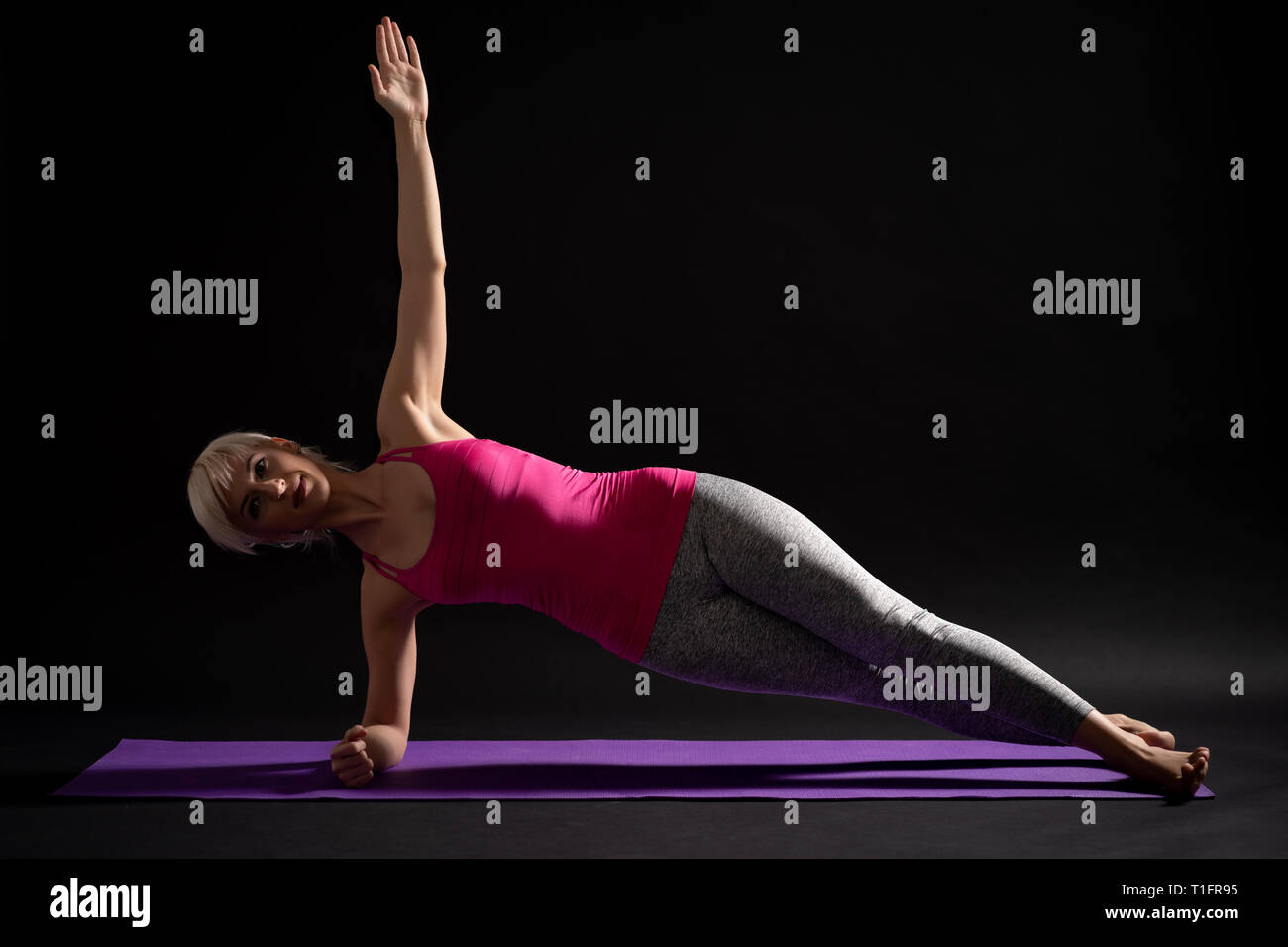 Side elbow plank hi-res stock photography and images - Alamy