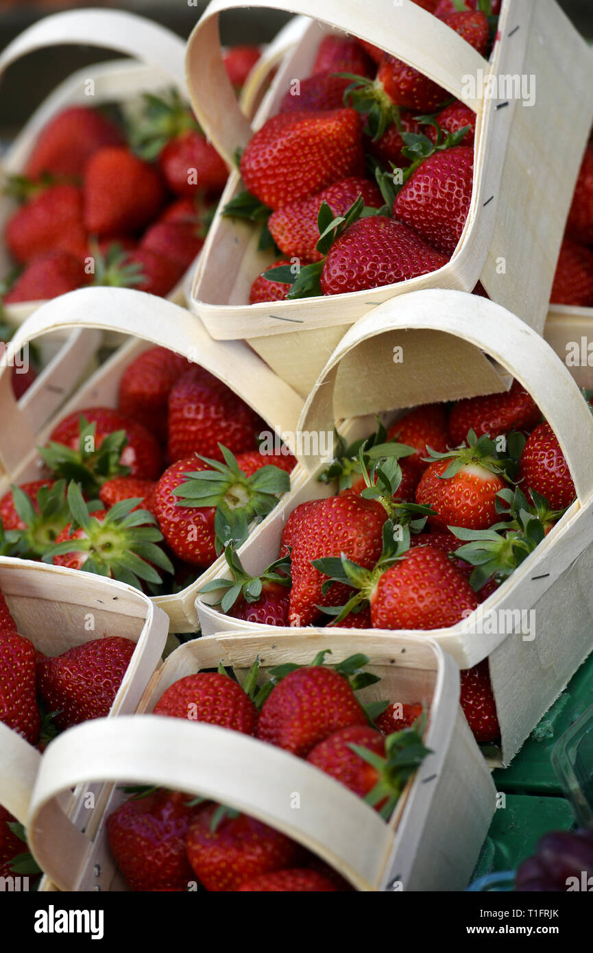 French strawberries market hi-res stock photography and images - Alamy