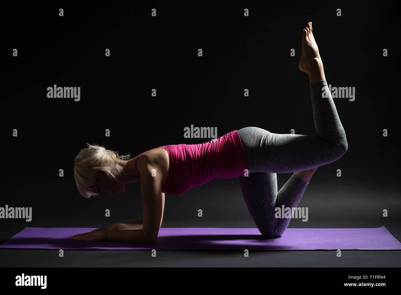 Leg kick hires stock photography and images Alamy