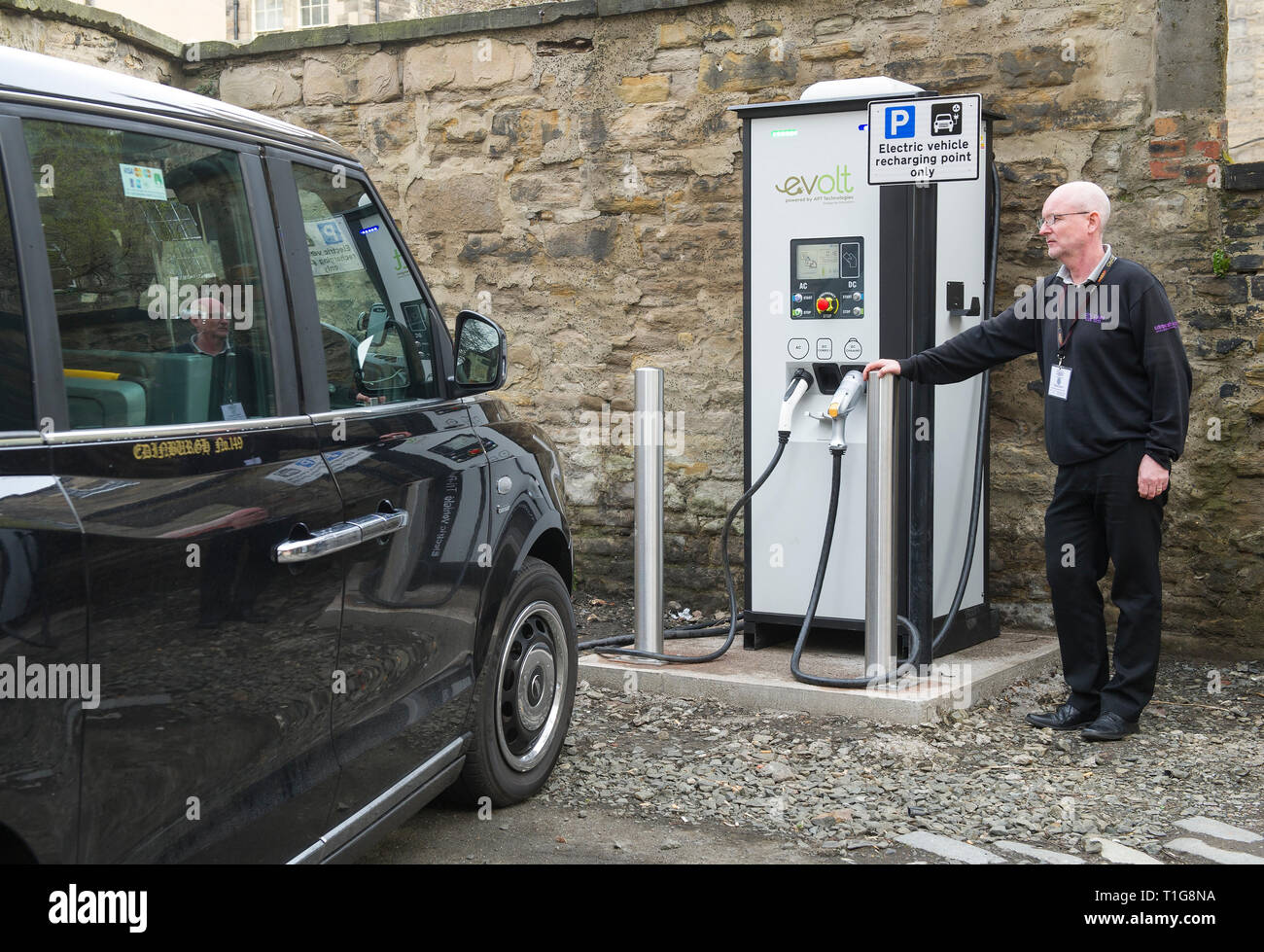 Electric Taxi charging station, Edinburgh City centre Stock Photo Alamy