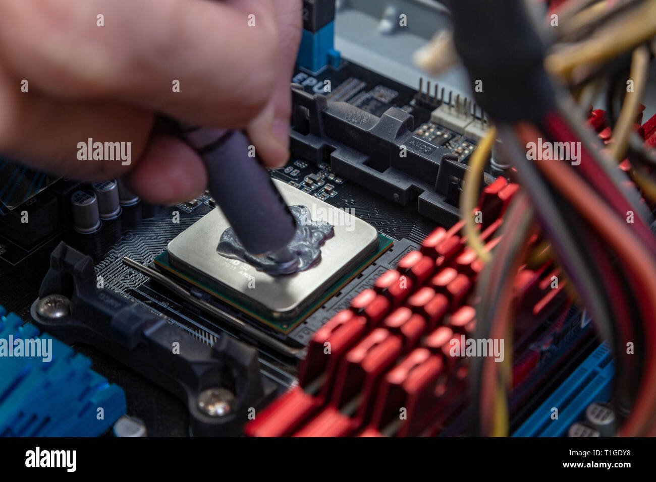 How to Apply Thermal Paste to a CPU