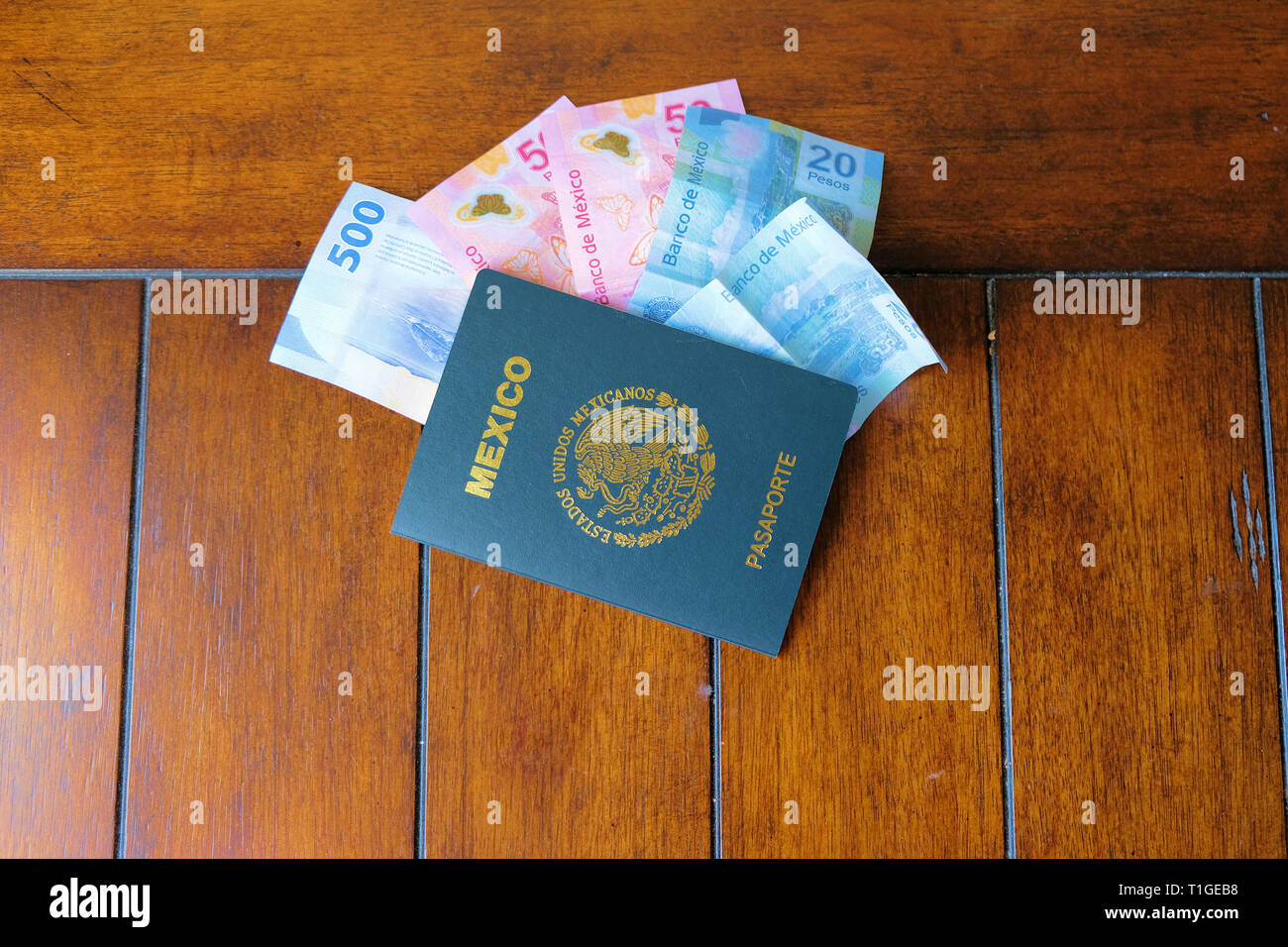 Mexican 500 pesos hi-res stock photography and images - Alamy