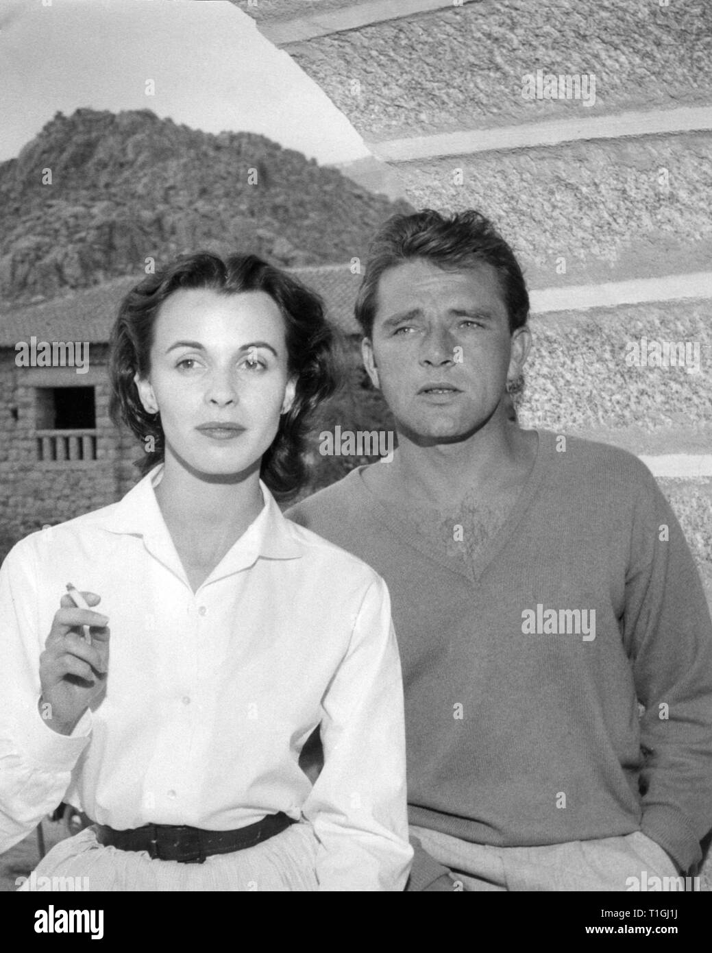 CLAIRE BLOOM RICHARD BURTON 1955 in Spain publicity for movie Alexander the Great Stock Photo