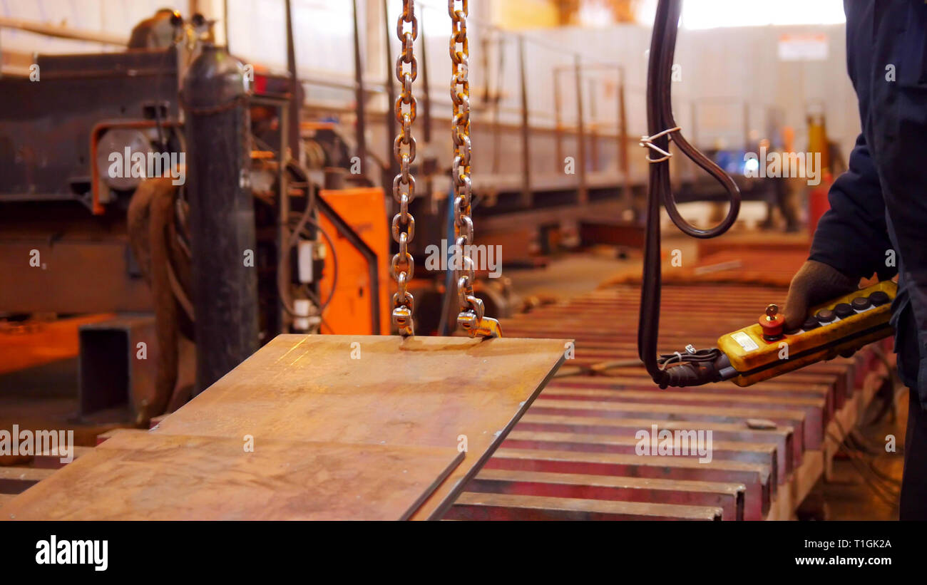 Steel Lifting Machine Crane lifting heavy steel plate hi-res stock photography and images - Alamy