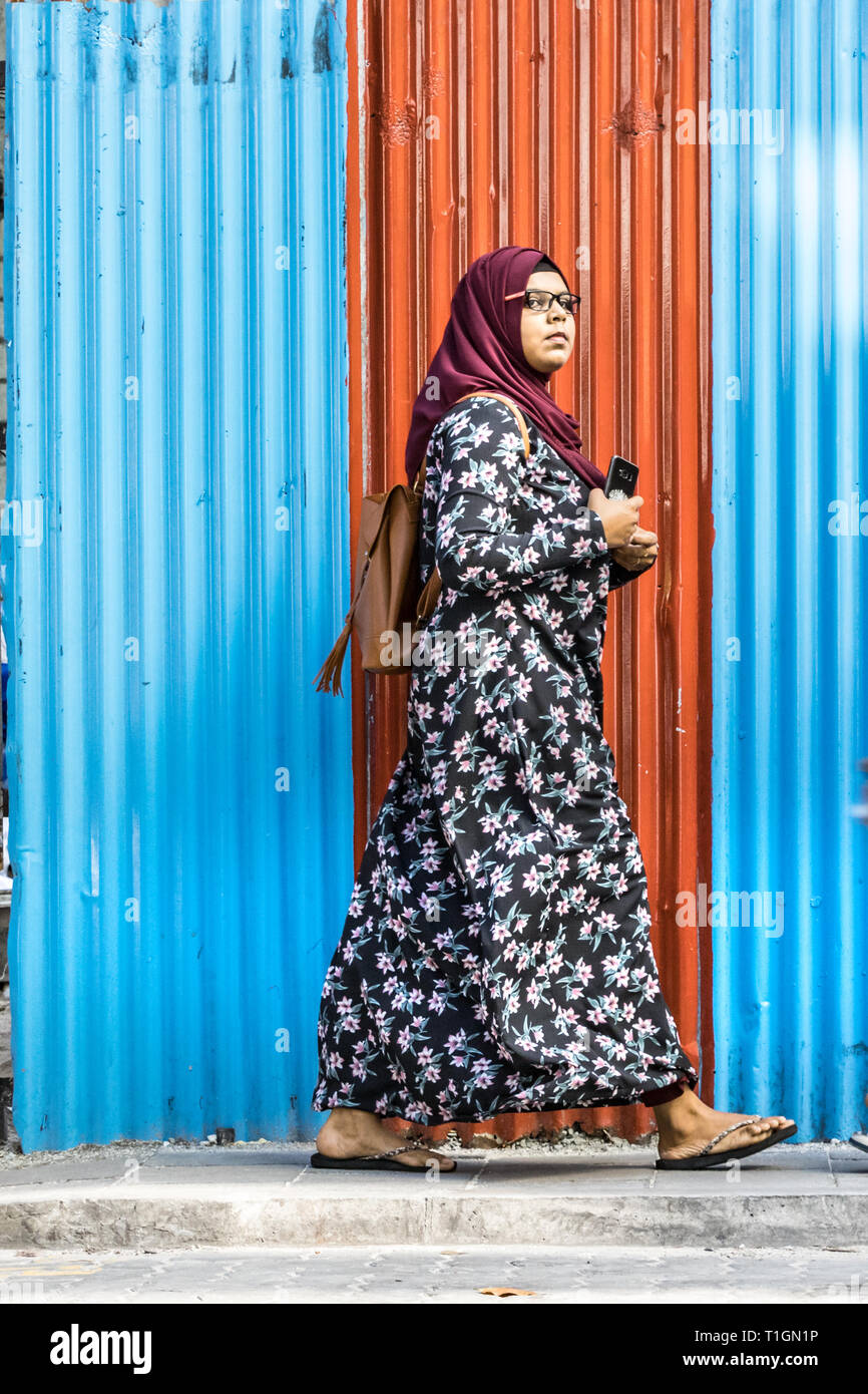 Women in hijab hi-res stock photography and images - Page 11 - Alamy