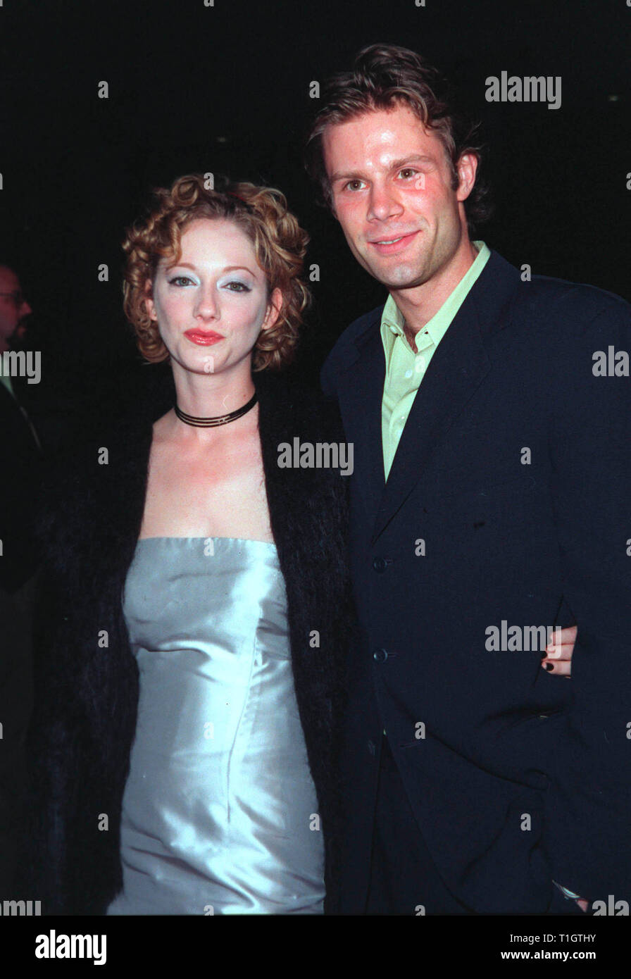 Judy greer matt keeslar hi-res stock photography and images - Alamy