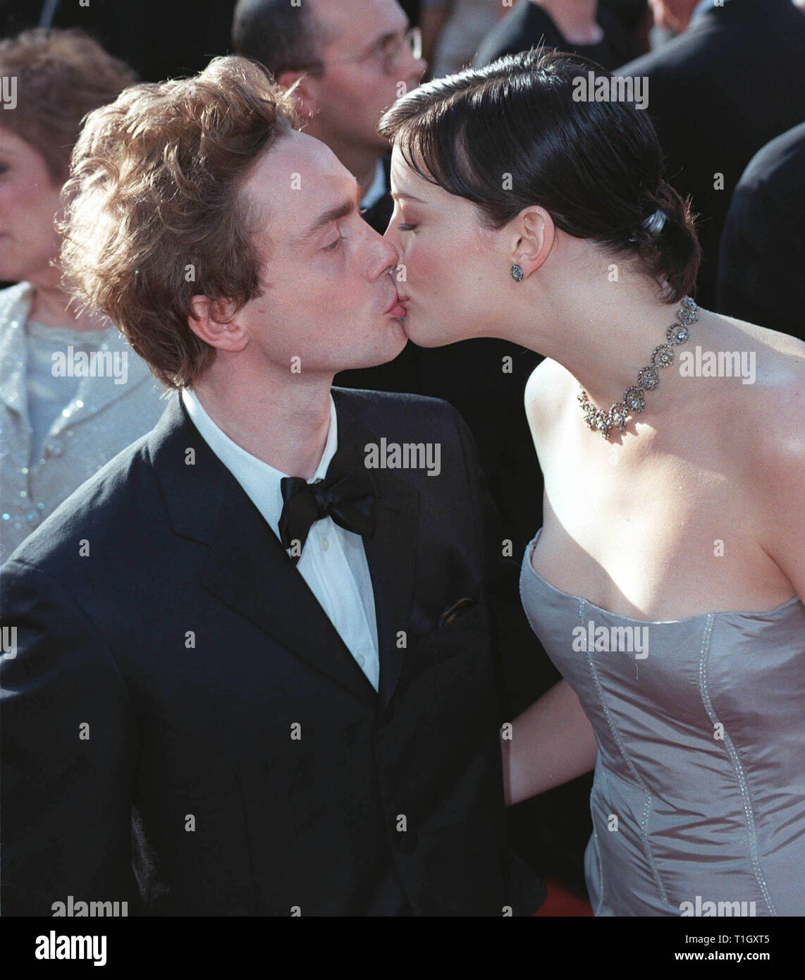 LOS ANGELES, CA - March 22, 1999: Actress LIV TYLER & boyfriend ROY LANGDON  at the 71st Academy Awards. © Paul Smith / Featureflash Stock Photo - Alamy