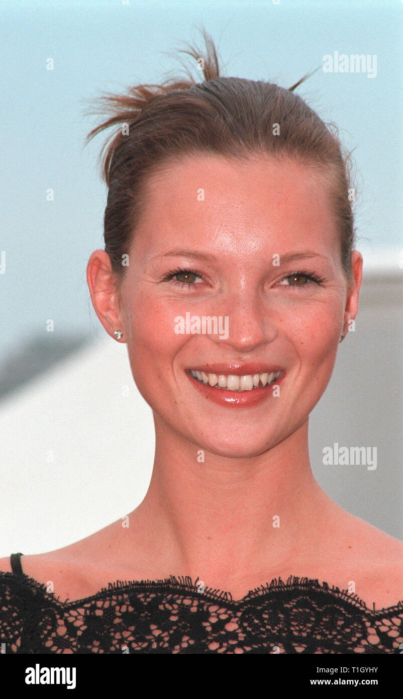 CANNES, FRANCE: 22 MAY 1999: Supermodel KATE MOSS at the Cannes Film  Festival where she's promoting L'Oreal. © Paul Smith / Featureflash Stock  Photo - Alamy