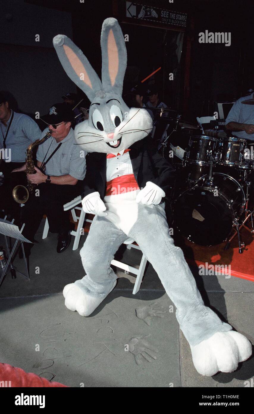 LOS ANGELES, CA. September 30, 1999:   Bugs Bunny at Mann's Chinese Theatre in Hollywood where Warner Bros. chairmen & co-CEOs Robert A. Daly & Terry Semel had their hand & footprints set in cement.                                   © Paul Smith / Featureflash Stock Photo