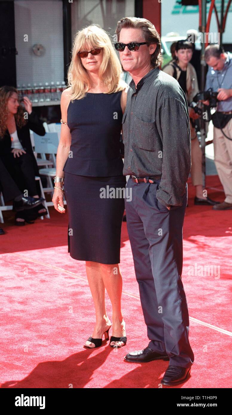 LOS ANGELES, CA. September 30, 1999:   Actress Goldie Hawn & Actor Partner Kurt Russell at Mann's Chinese Theatre in Hollywood where Warner Bros. chairmen & co-CEOs ROBERT A. DALY & TERRY SEMEL had their hand & footprints set in cement. © Paul Smith / Featureflash Stock Photo