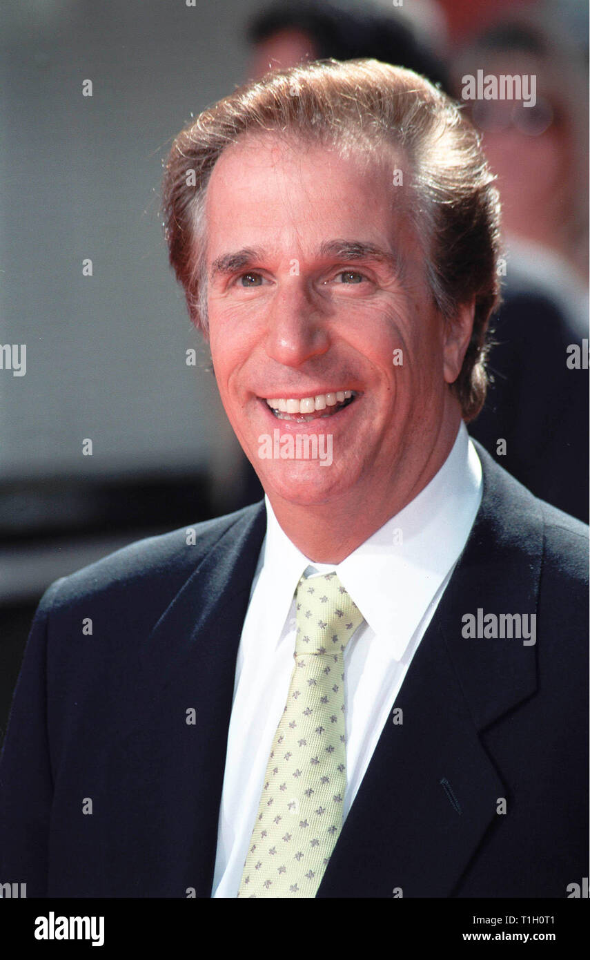 LOS ANGELES, CA. September 30, 1999:   Actor Henry Winkler at Mann's Chinese Theatre in Hollywood where Warner Bros. chairmen & co-CEOs ROBERT A. DALY & TERRY SEMEL had their hand & footprints set in cement.                 © Paul Smith / Featureflash Stock Photo