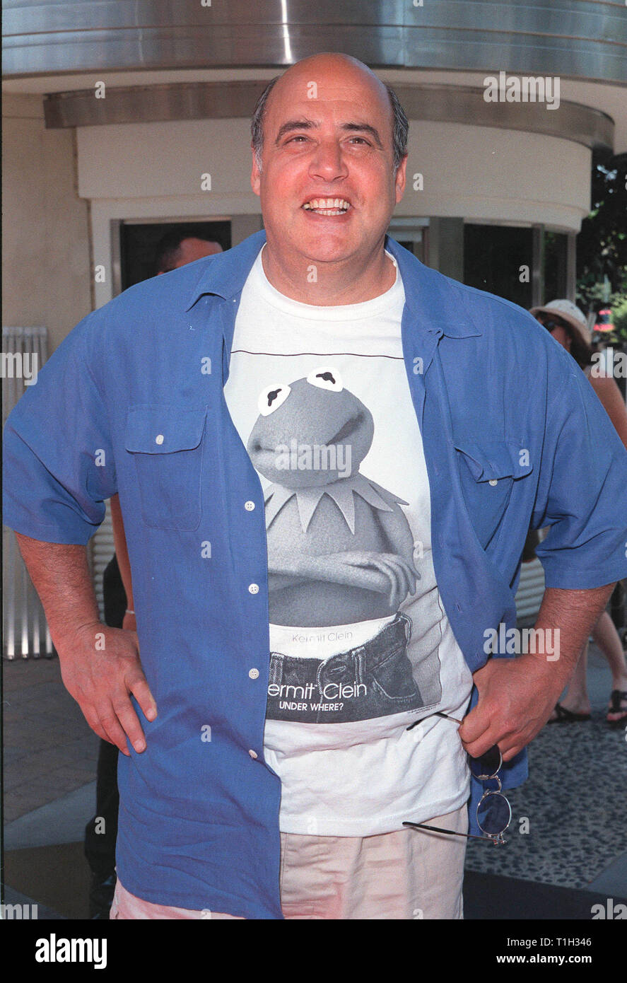 Los Angeles Ca July 11 1999 Actor Jeffrey Tambor Arriving At Sony Pictures Studios Culver City For The World Premiere Of Muppets From Space He Stars In The Movie As Government Agent
