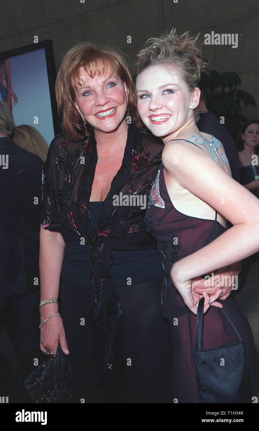 LOS ANGELES, CA. July 12, 1999: Actress KIRSTEN DUNST & mother at the