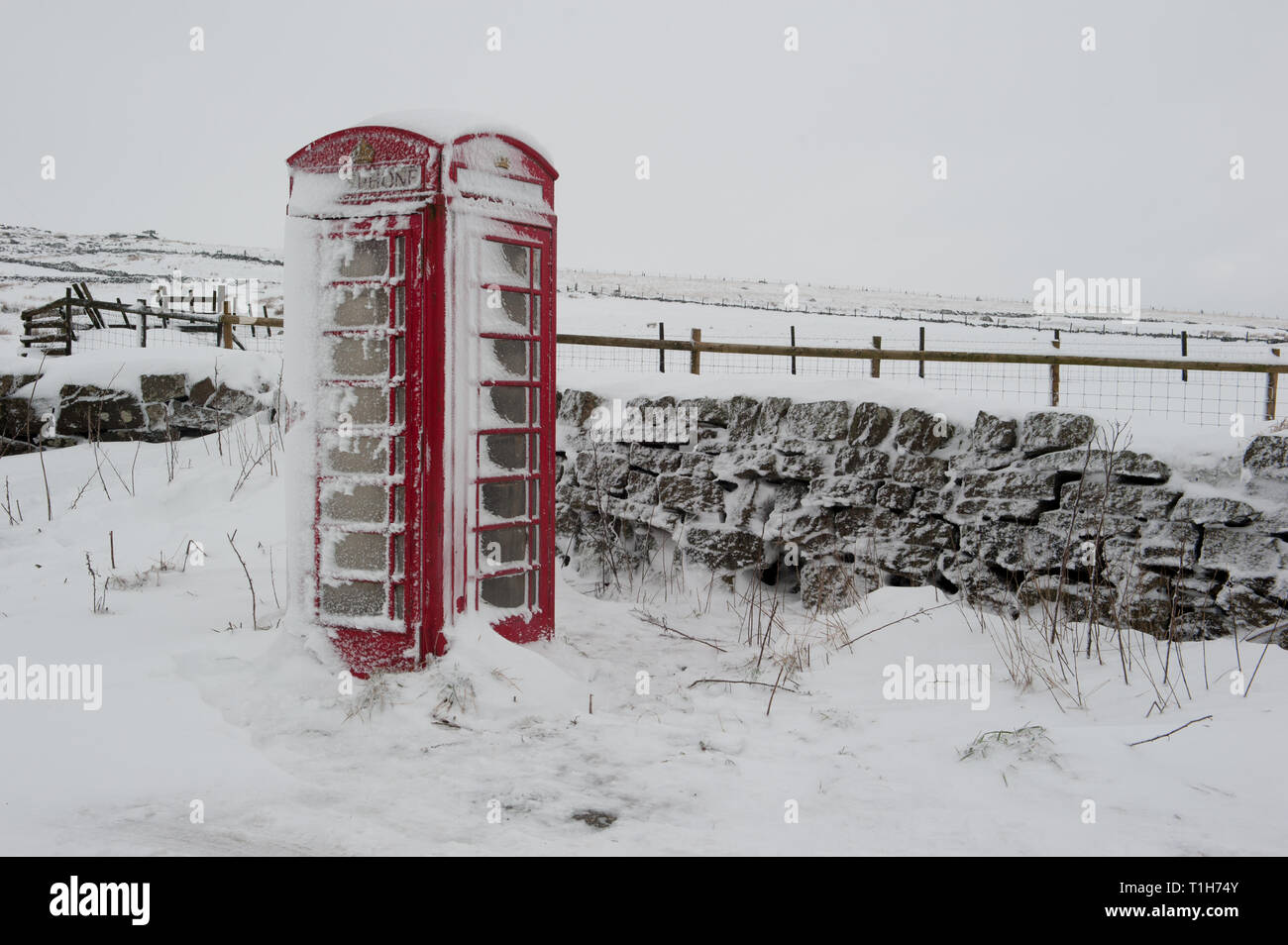 Rural phone use hi-res stock photography and images - Alamy