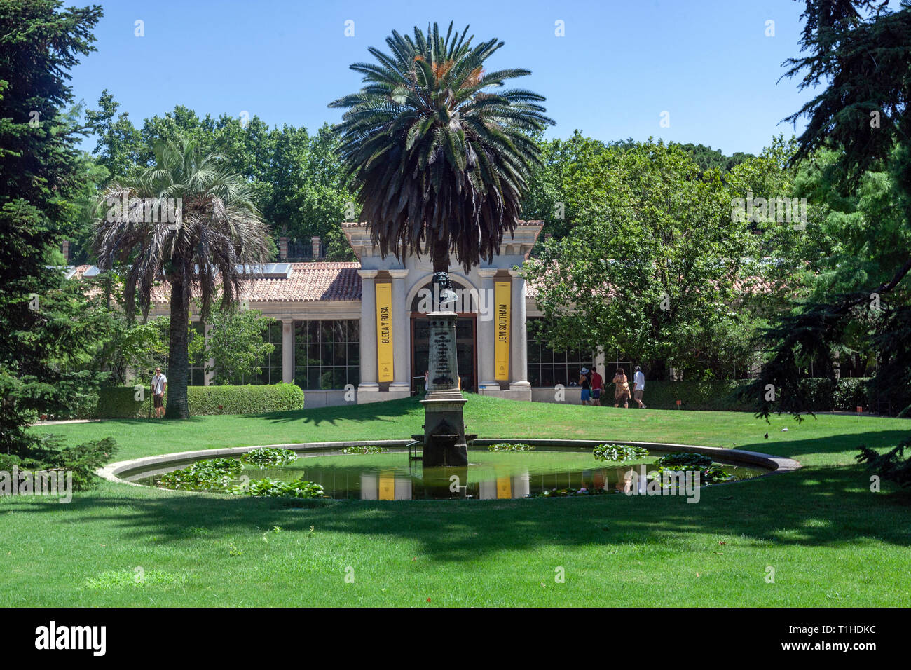 Pabellón de Villanueva and monument to  Carl von Linné , Real Jardín Botánico, Royal Botanical Garden of Madrid, Madrid, Spain Stock Photo