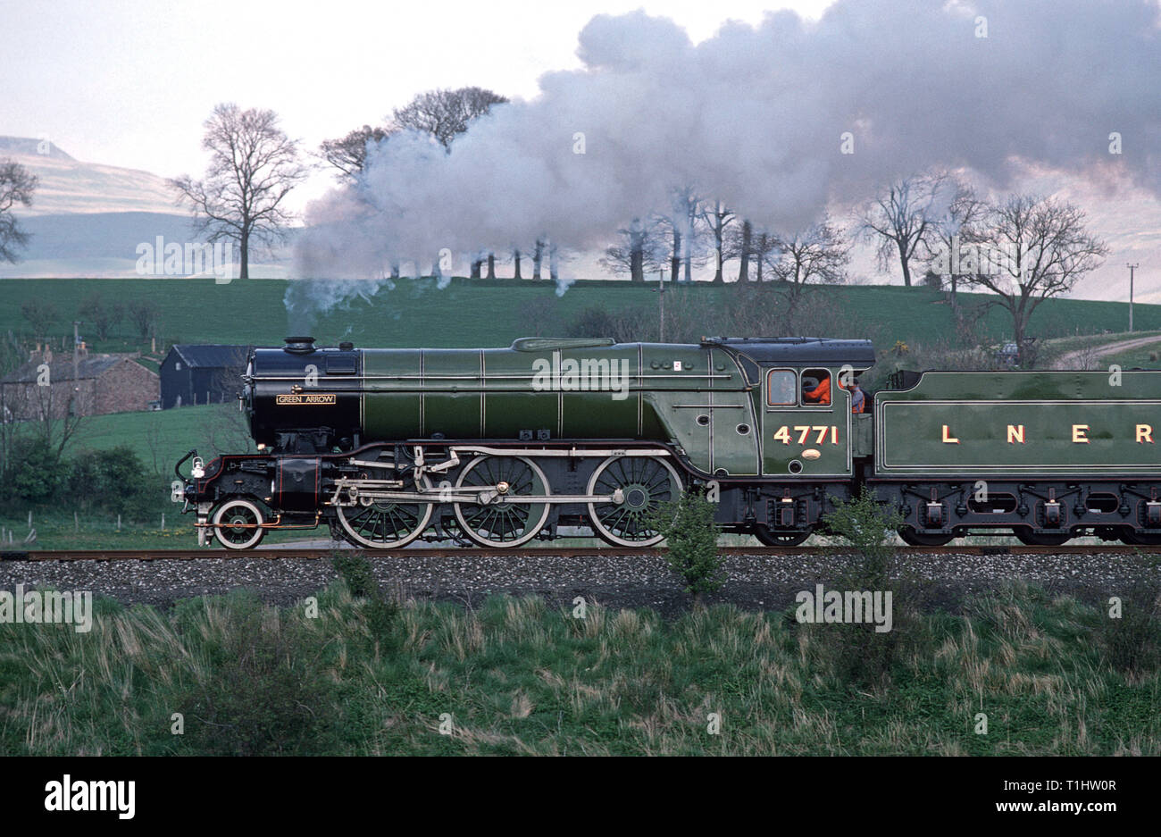 Green arrow steam hi-res stock photography and images - Alamy