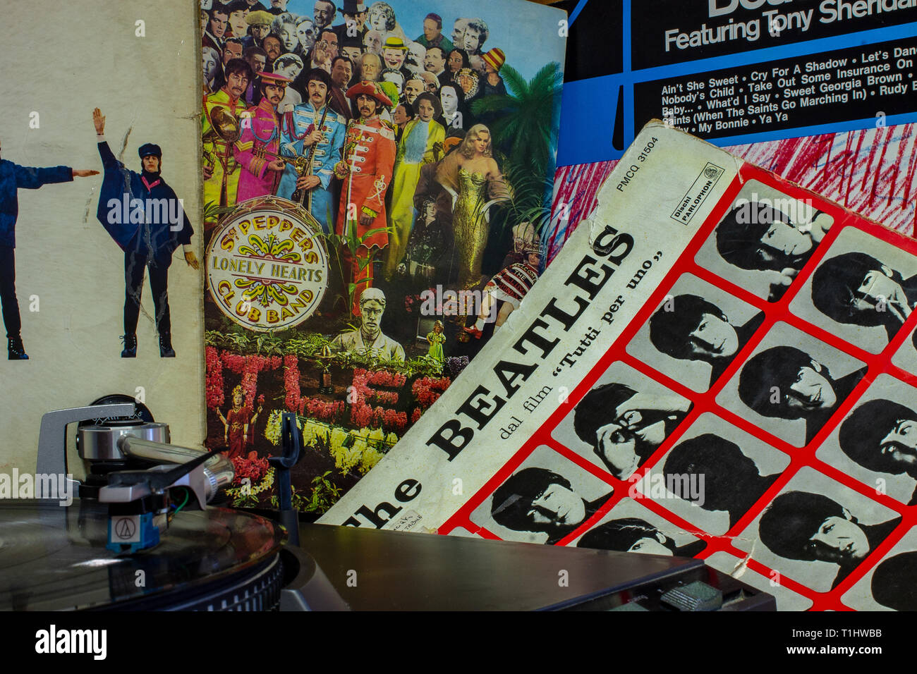 John lennon beatles white album hi-res stock photography and images - Alamy