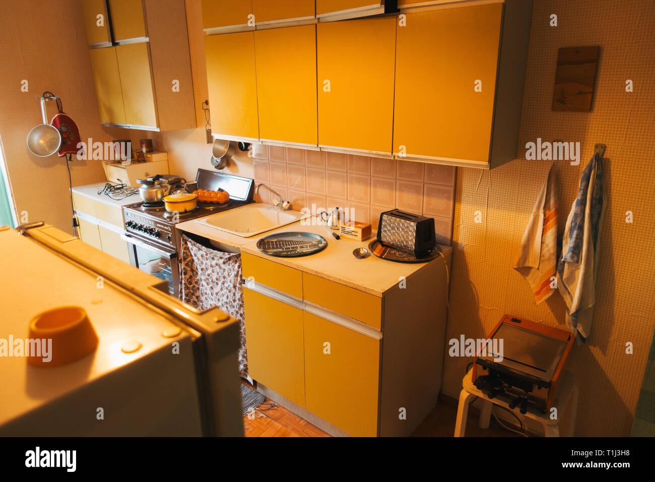 a model 1970s-themed kitchen, aiming to replicate that of a family living in the Soviet Union, seen in a museum in Estonia Stock Photo