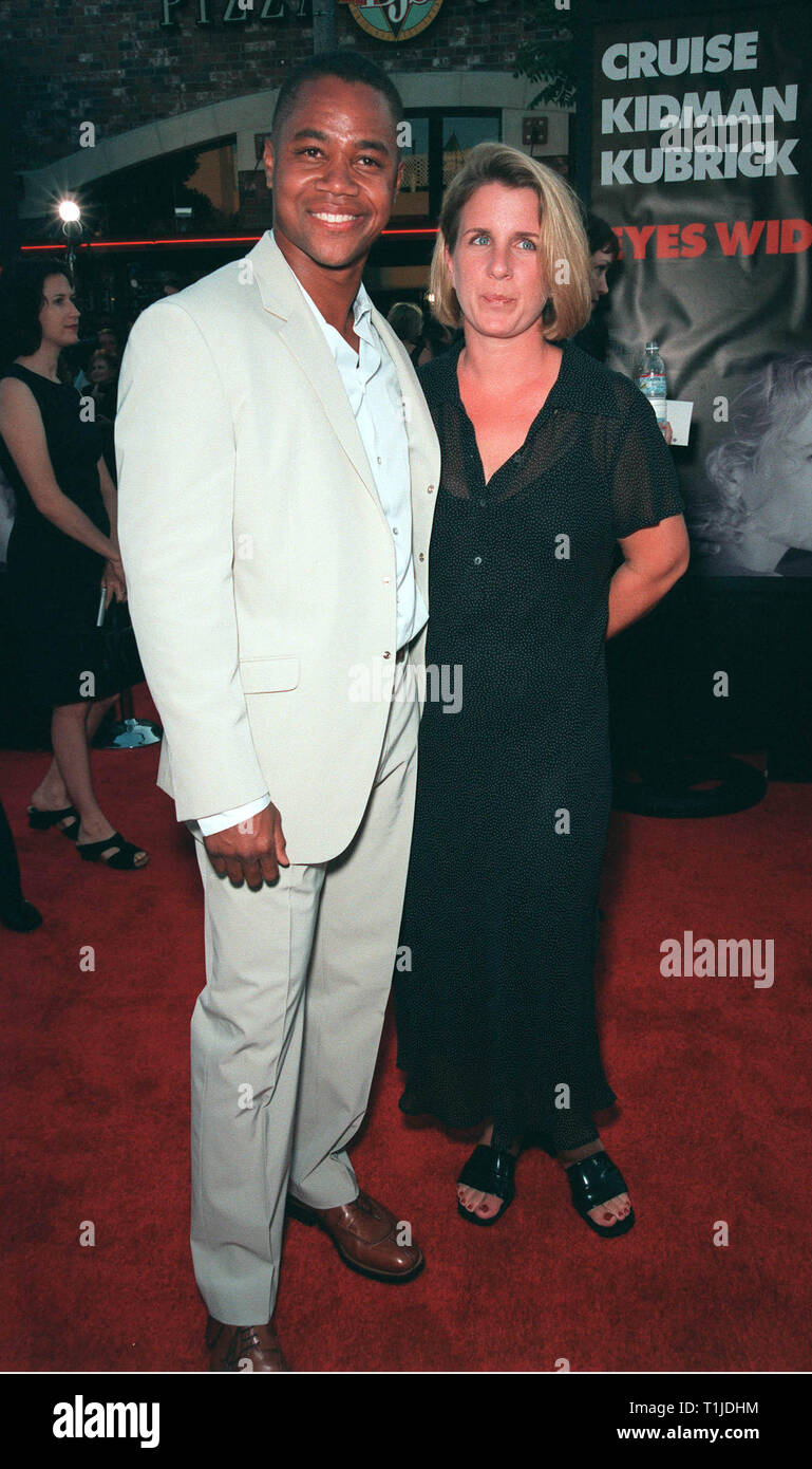 LOS ANGELES, CA. July 13, 1999:  Actor CUBA GOODING JR. & wife at the world premiere, in Los Angeles, of  'Eyes Wide Shut'. © Paul Smith / Featureflash Stock Photo