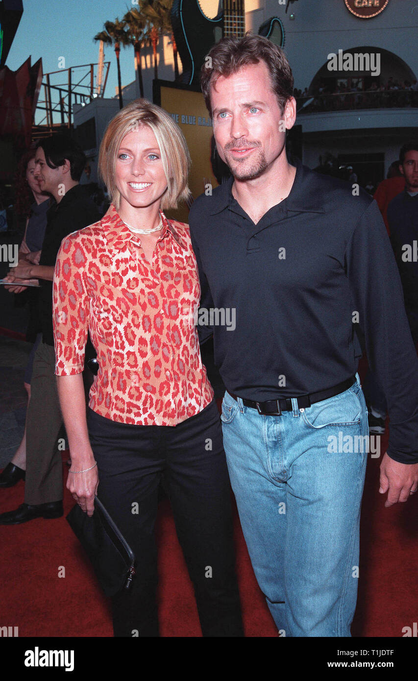 LOS ANGELES, CA - July 22, 1999: Actor GREG KINNEAR & wife, former