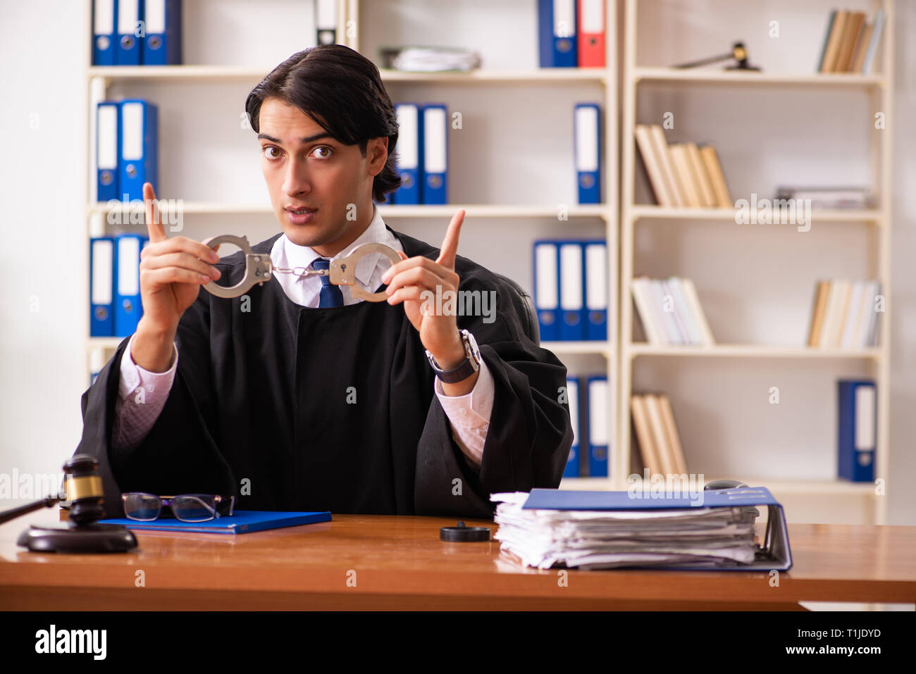 Handcuff court hi-res stock photography and images - Page 9 - Alamy