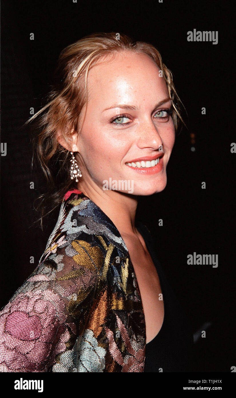 1999: Amber Valletta - Metropolitan Museums Costume - 41