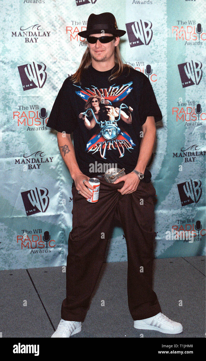 las-vegas-nv-october-28-1999-hip-hop-singer-kid-rock-at-the-wb-radio-music-awards-at-the-mandalay-bay-resort-casino-las-vegas-paul-smith-featureflash-T1JHM8.jpg
