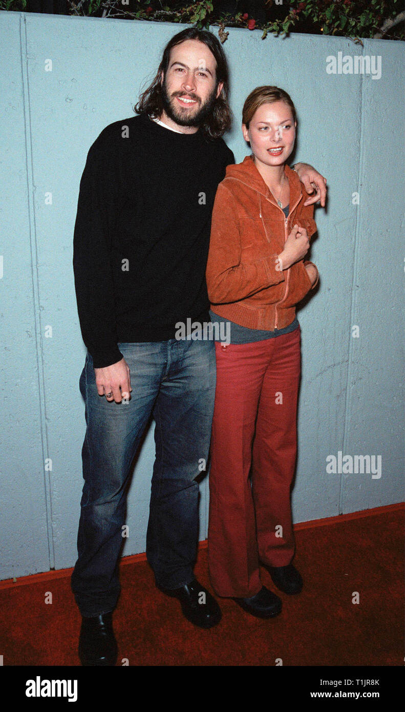 LOS ANGELES, CA. November 09, 1999:  Actor Jason Lee & wife CARMEN at the Los Angeles premiere of his new movie 'Dogma' in which he stars with Ben Affleck, Matt Damon, Salma Hayek, Kevin Smith and Alanis Morissette. © Paul Smith / Featureflash Stock Photo