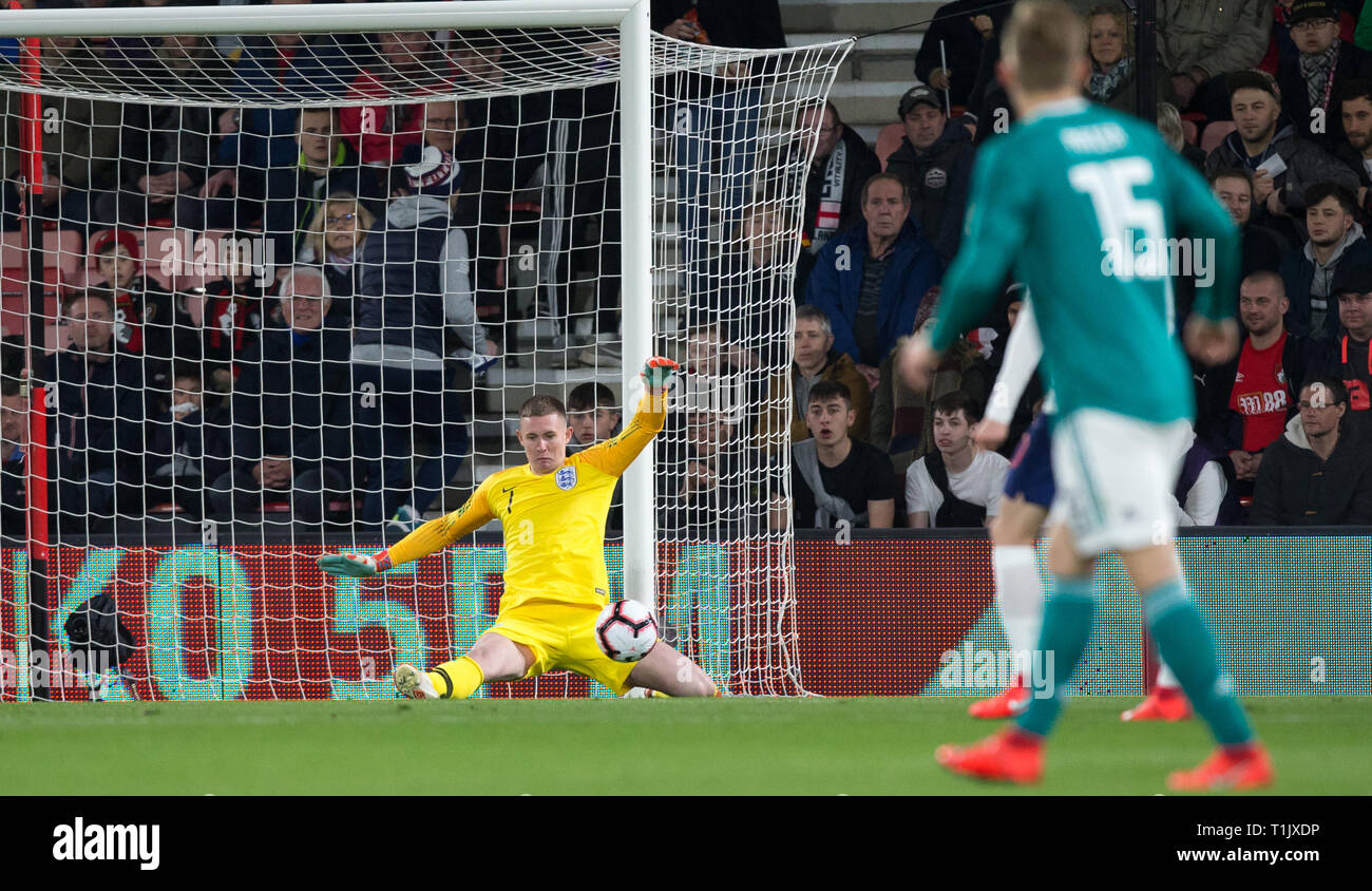 Bournemouth Uk 26th Mar 2019 Goalkeeper Dean Henderson Sheffield United On Loan From Manchester United Of England U21 Makes A Save During The International Friendly Match Between England U21 And Germany U21