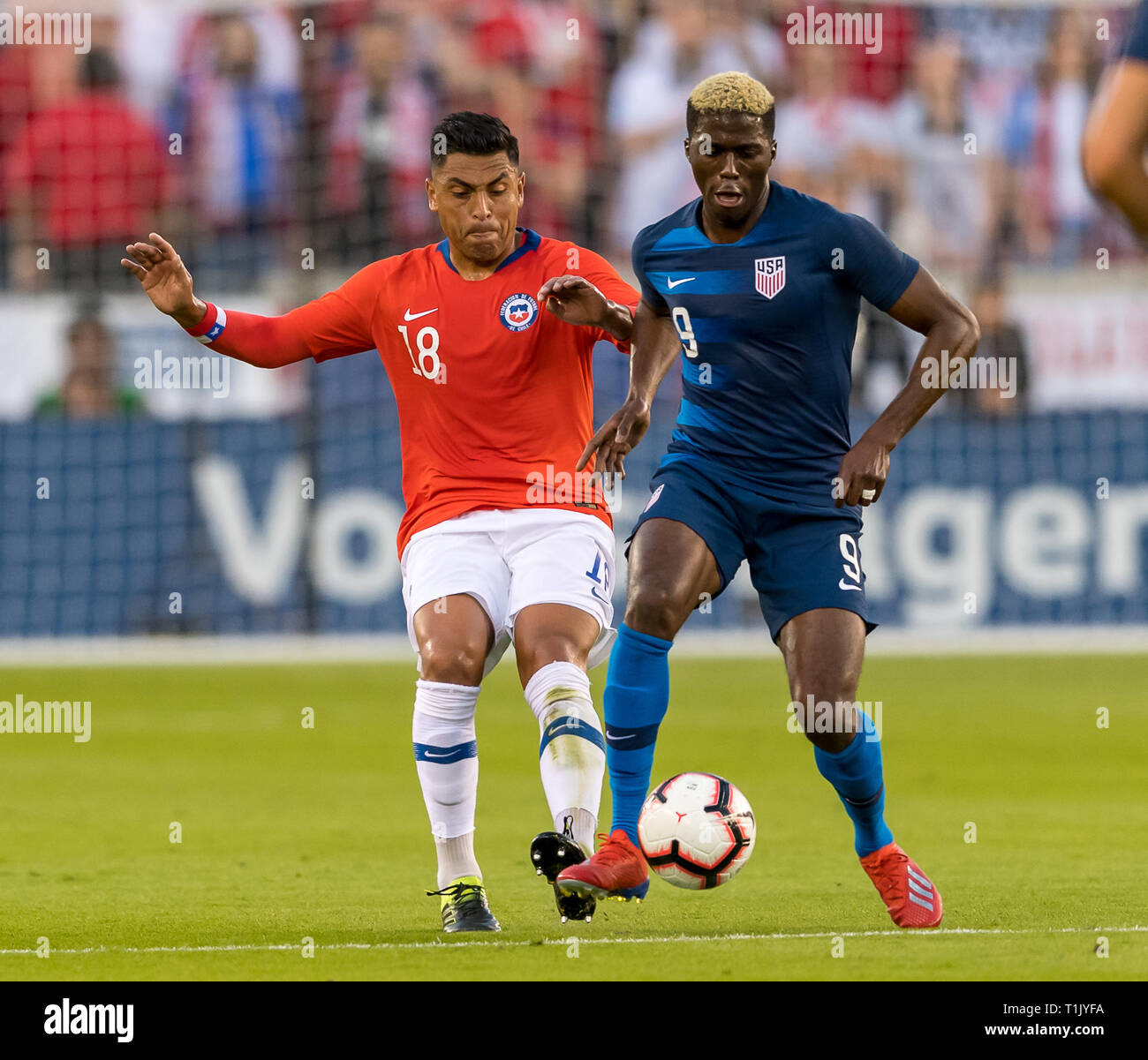 Houston, Texas, USA. 26th Mar 2019. USA forward Gyasi Zardes (9) and Chile defender Gonzalo Jara (18) battles for the ball during the second half of the international friendly match between USA and Chile at BBVA Compass Stadium in Houston, Texas The final ends in a tie 1-1 © Maria Lysaker/CSM. Credit: Cal Sport Media/Alamy Live News Stock Photo