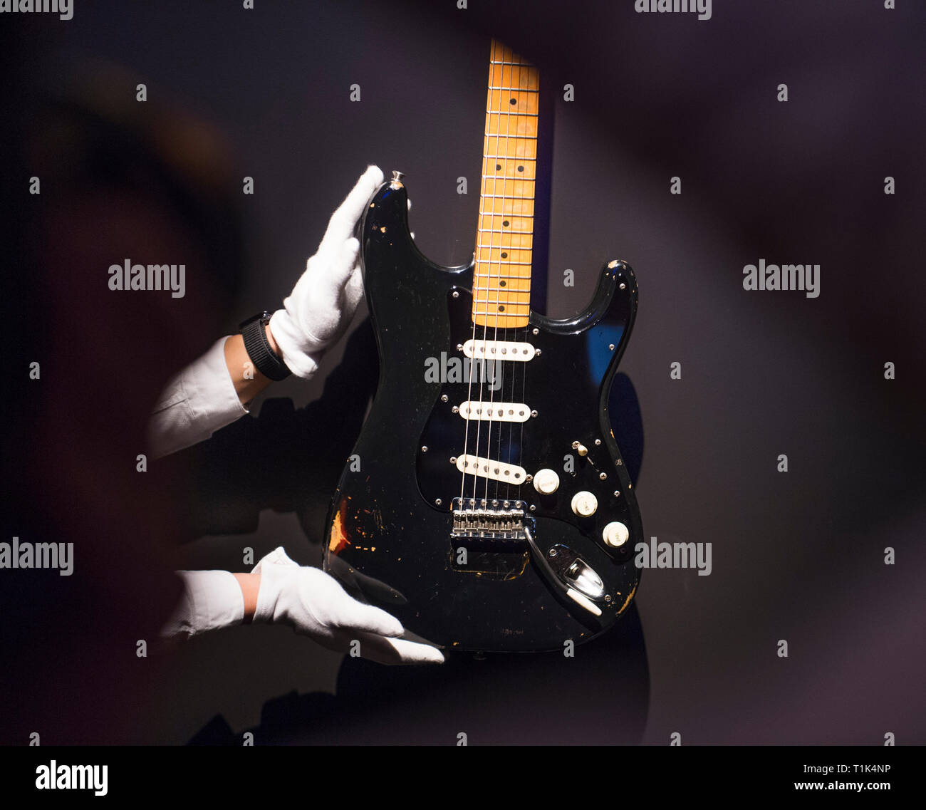 Solid body electric guitar hi-res stock photography and images - Alamy