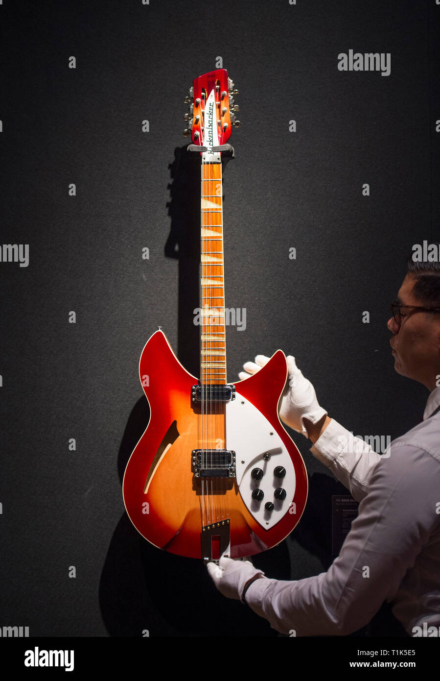 Christies, King Street, London, UK. 27 March, 2019. Christie’s unveil the much-anticipated preview of the personal guitar collection of rock’n’roll legend David Gilmour, guitarist, singer and songwriter of Pink Floyd. The first stop for the pre-sale touring exhibition, the 120+ guitar highlights are being sold, with proceeds to benefit charity. Image: Rickenbacker Incorporated, Santa Ana, 1991, semi-hollow body electric 12-string guitar. Estimate $2,000-3,000. Credit: Malcolm Park/Alamy Live News. Stock Photo