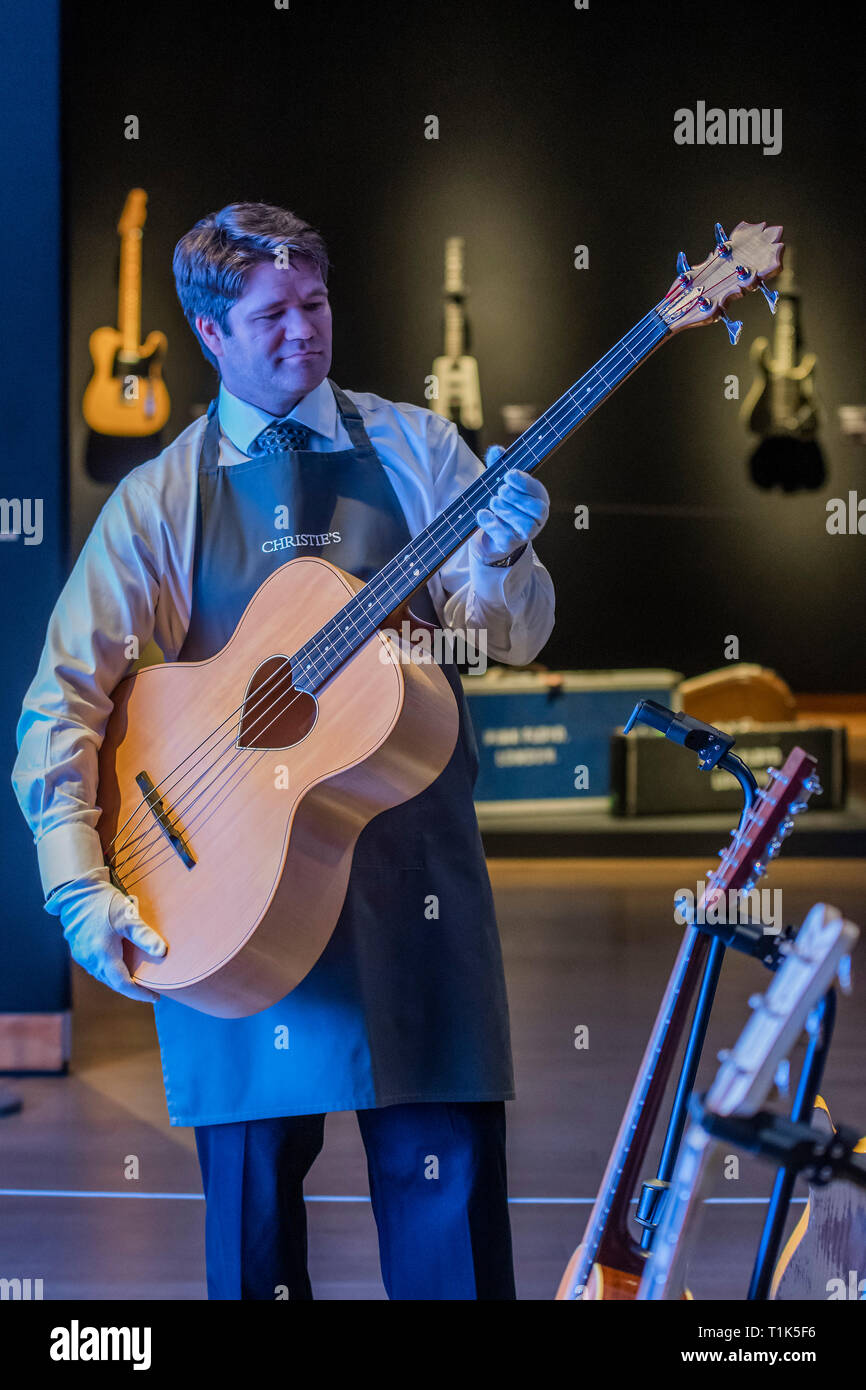 Uk singer tony hi-res stock photography and images - Alamy