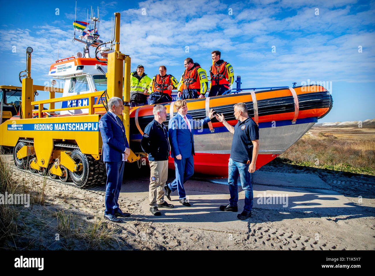 Terschelling, Nederland. 27th Mar, 2019. TERSCHELLING - King Willem-Alexander during a working visit to Terschelling in the context of Doing Together. A number of collective citizens' initiatives and cooperatives were visited during the visit. copyrughty Credit: robin utrecht/Alamy Live News Stock Photo