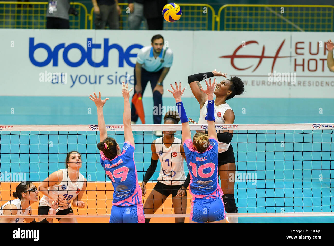 Candy Arena, Monza, Italy. 27th March, 2019. CEV Volleyball Challenge Cup women, Final, 2nd leg. Brayelin Elizabeth Martinez of Aydin BBSK during the match between Saugella Monza and Aydin BBSK at the Candy Arena Italy.  Credit: Claudio Grassi/Alamy Live News Stock Photo