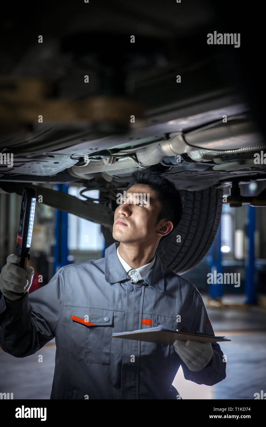 Professional Auto Service Professional auto repair personnel Stock Photo - Alamy