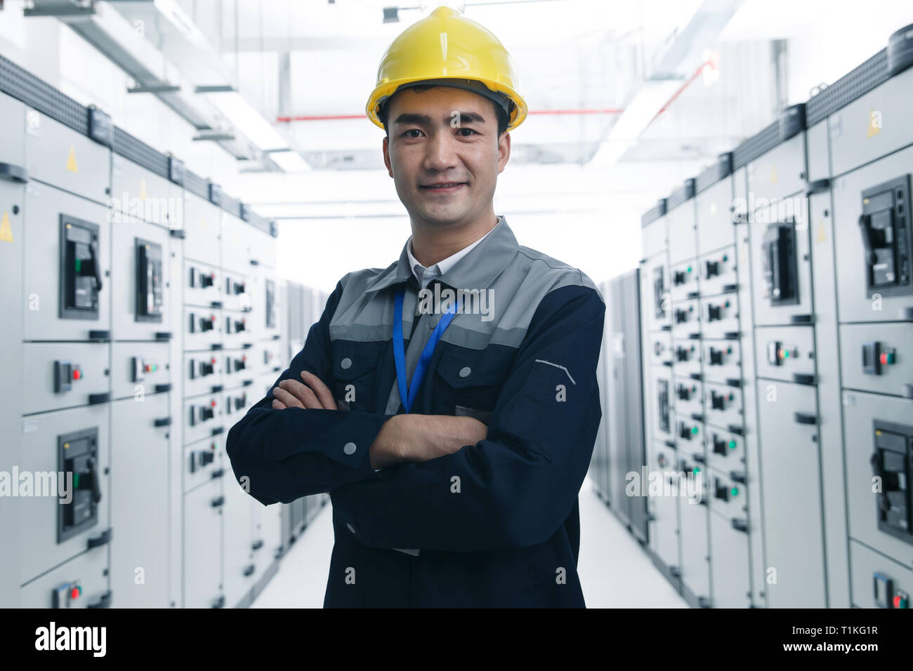 Crossed arms technicians hi-res stock photography and images - Alamy