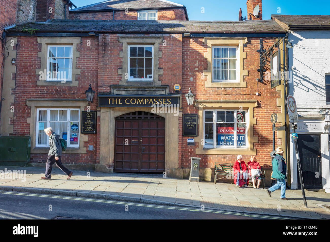 Past the england bench hires stock photography and images Alamy