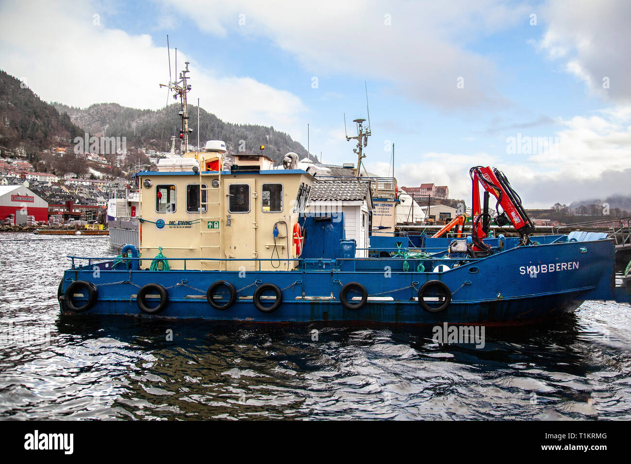Service vessel and barge pusher Skubberen moored at Kristiansholm pier in Sandviken, Bergen, Norway. Stock Photo