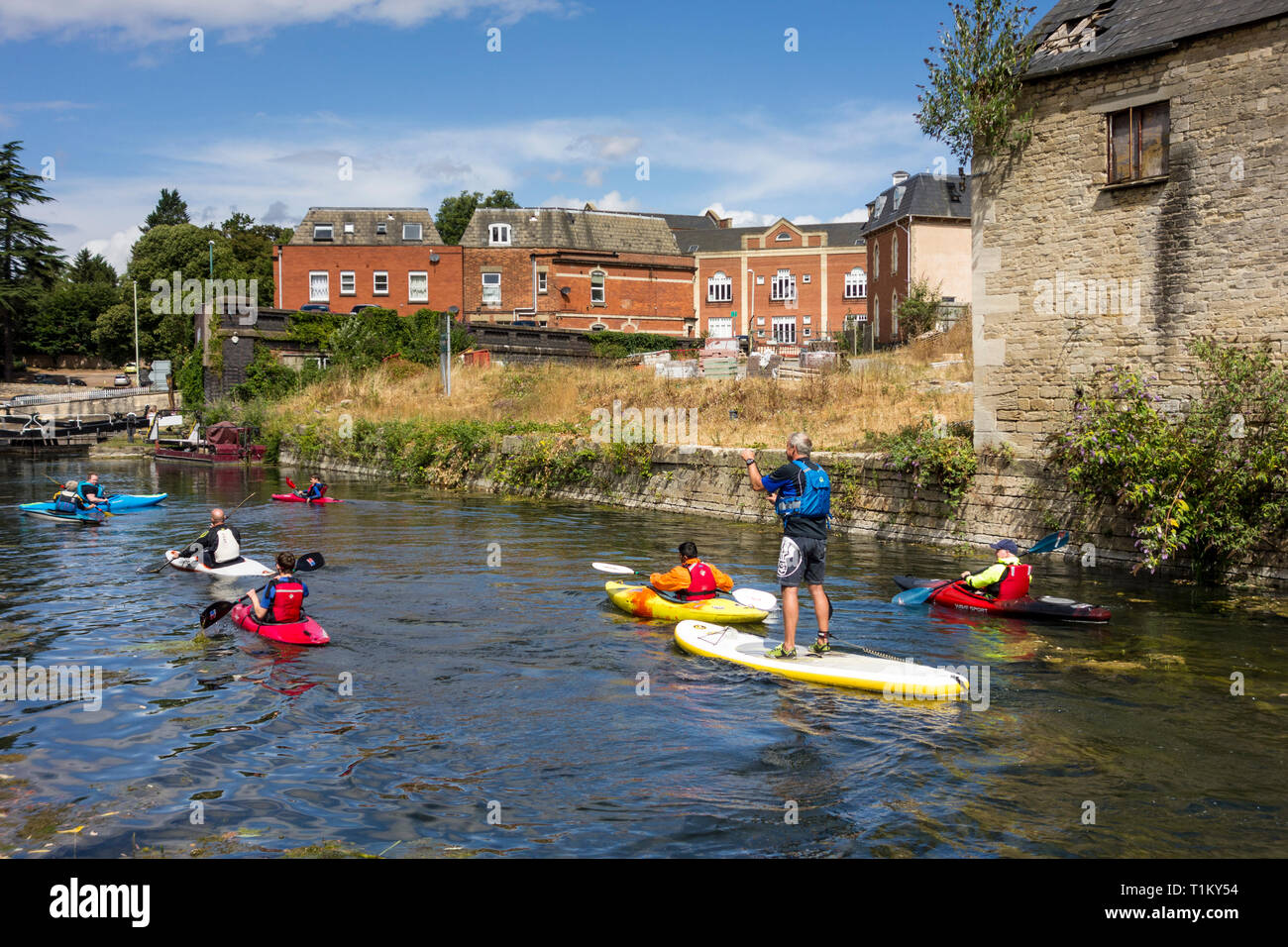 People canoeing in Stroudwater Navigation canal, Gloucestershire, UK Stock Photo