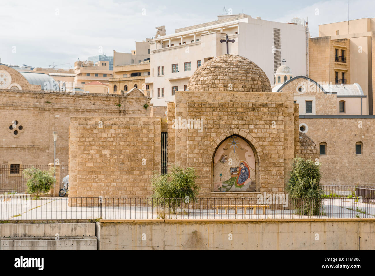 The Roman ruins and Saint George Cathedral, Downtown, Beirut, Lebanon Stock Photo