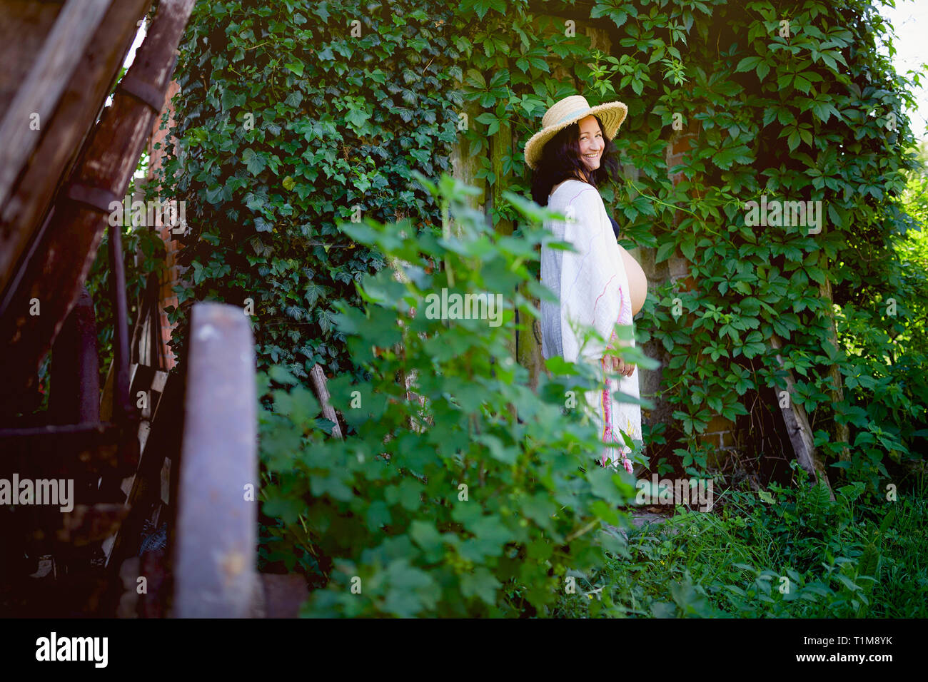 Portrait happy pregnant woman hi-res stock photography and images - Alamy