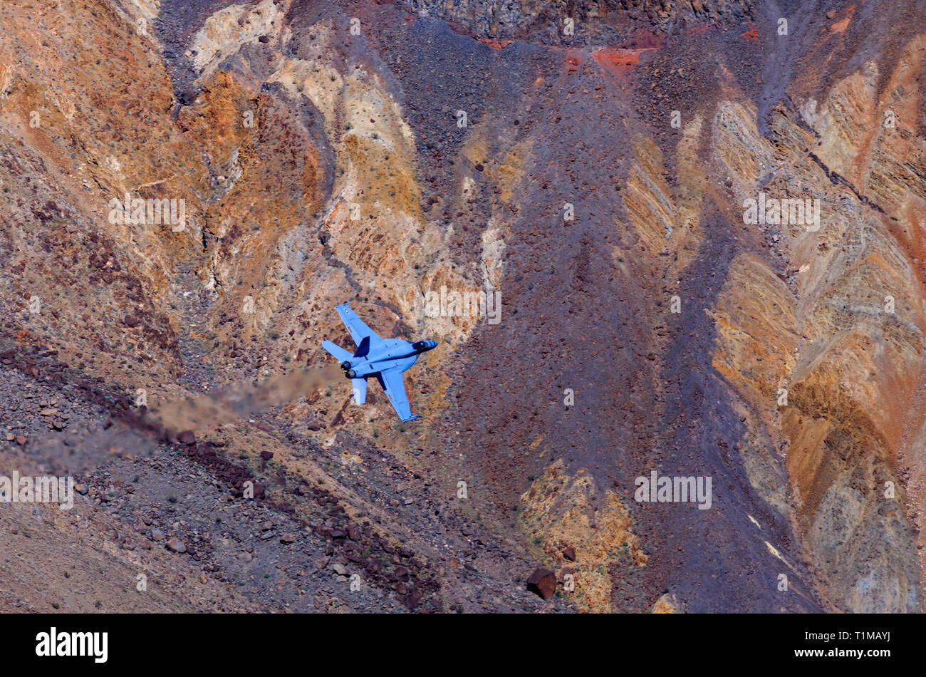 In this shot a Boeing F/A-18E Super Hornet makes a run down Rainbow/Star Wars Canyon in Death Valley National Park, California, USA. Stock Photo