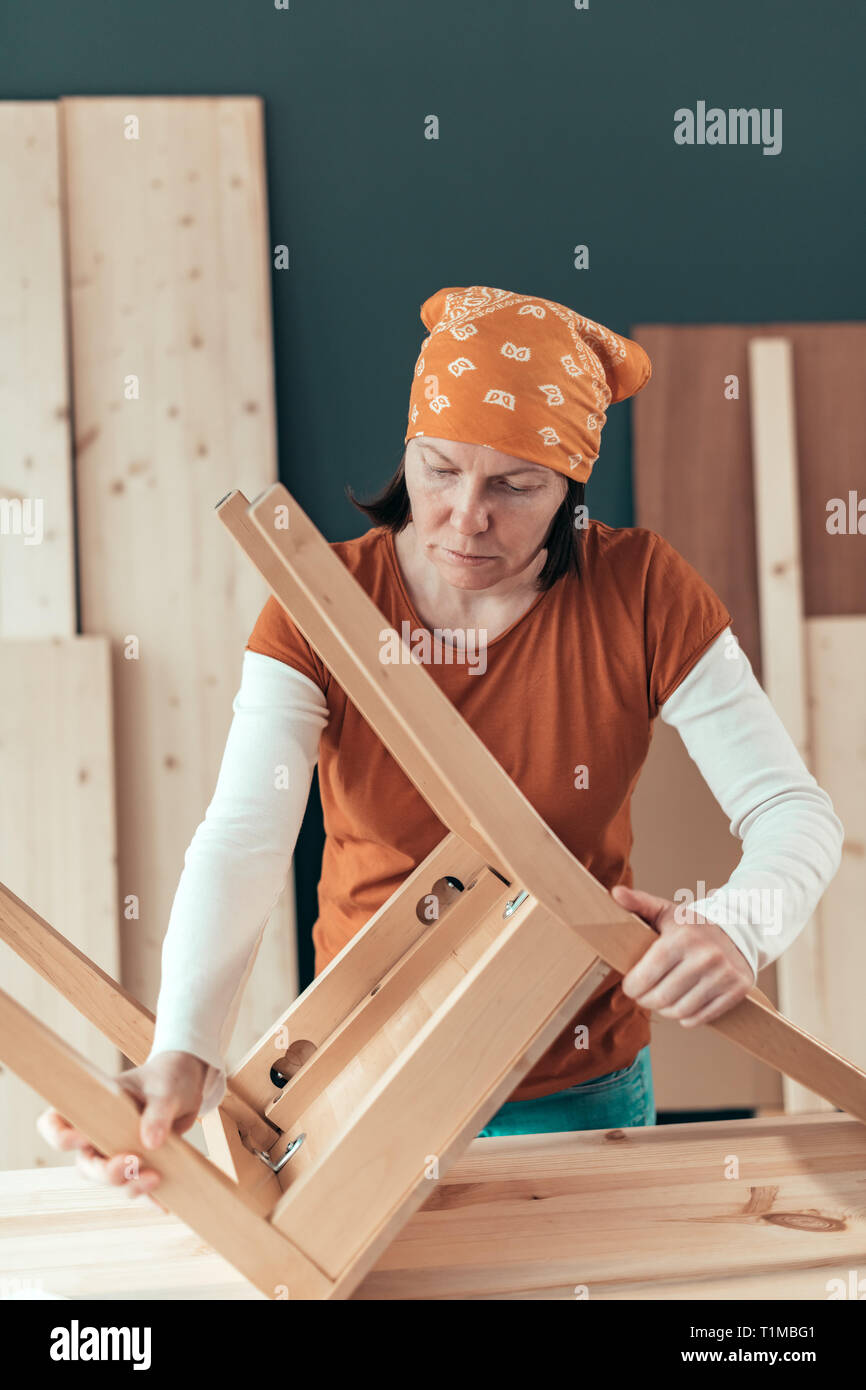 Carpenter work chair hires stock photography and images Alamy