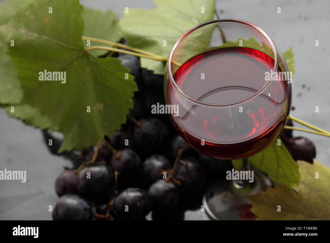 Still life with white wine and grapes Stock Photo - Alamy