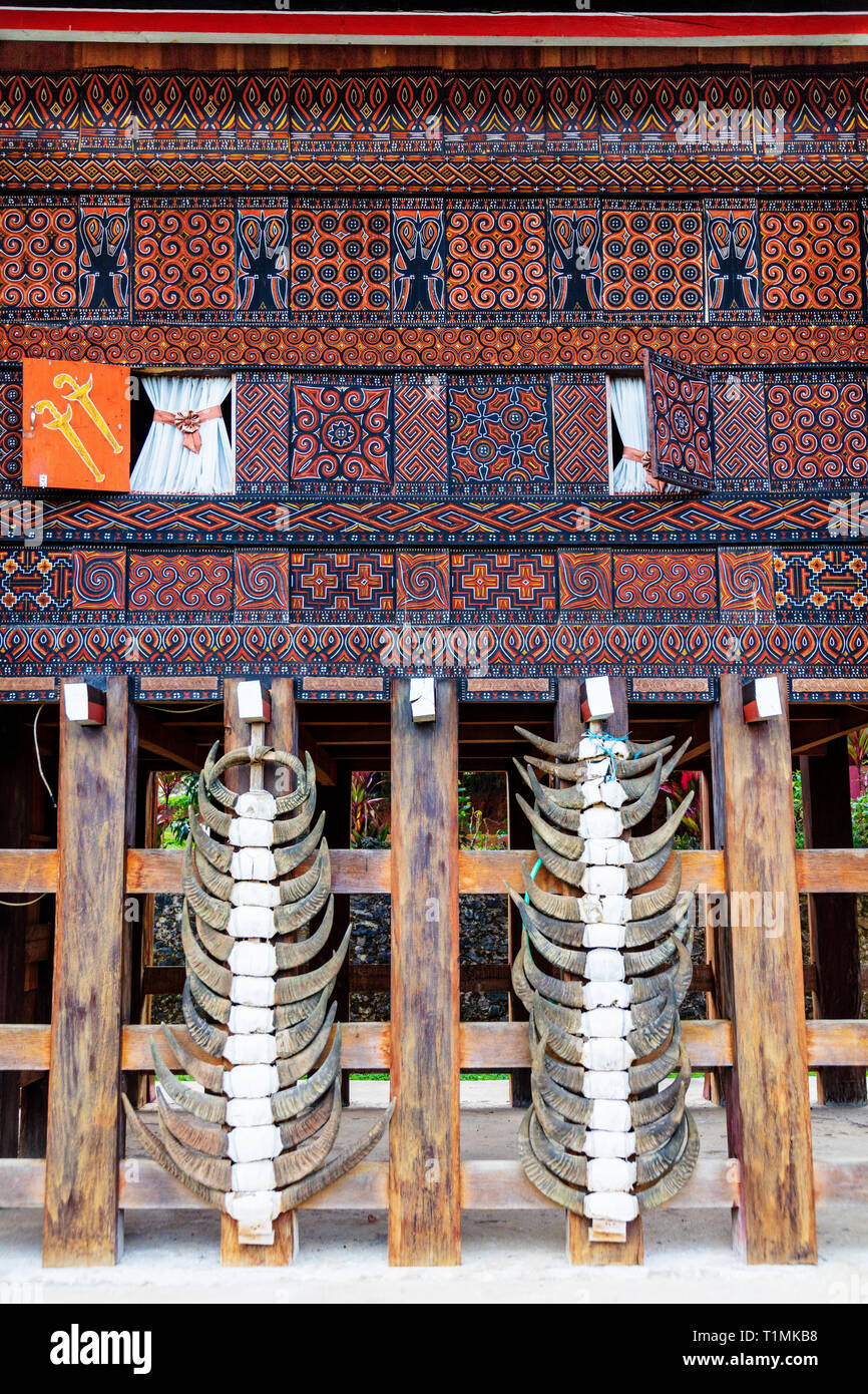 Facade of a traditional Tongokan home, decorated with cockerel and buffalo designs and water buffalo skulls Stock Photo
