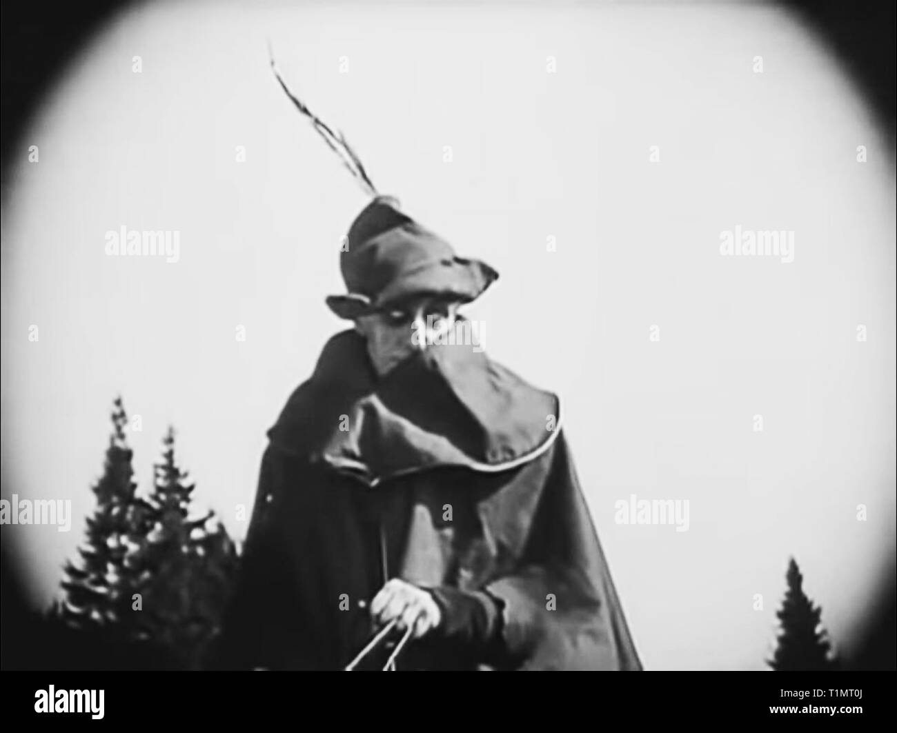 vintage-screen-from-nosferatu-1922-movie-starring-max-schreck-and